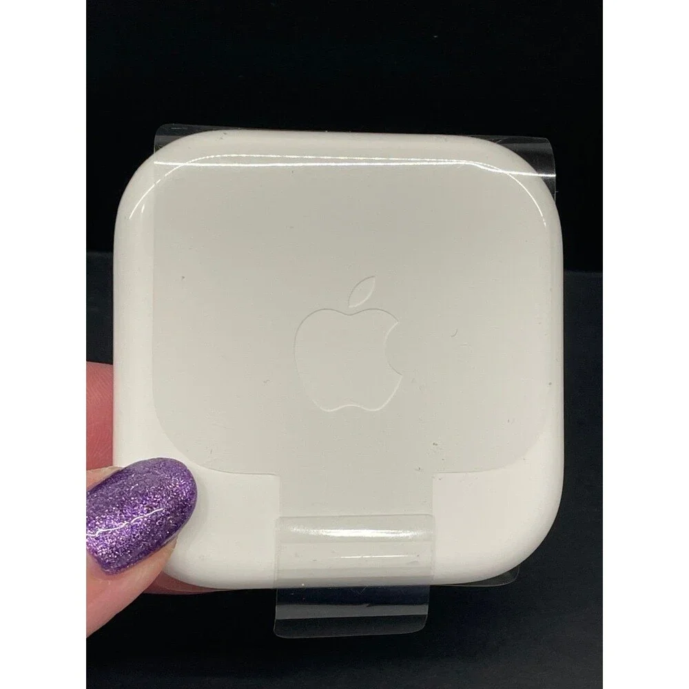 Authentic Apple EarPods Wired Headphones In Ear Earbuds with Remote White